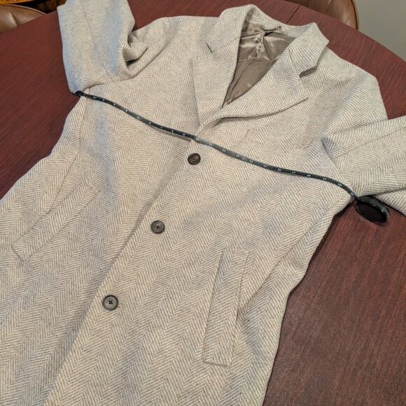 Elegant John Henric Oatmeal Herringbone Overcoat – Size Medium– Wool - Picture 8 of 11